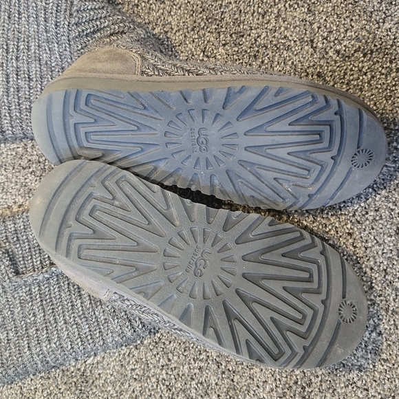 UGG Women 5819 Gray Sweater Button Side Knit Shoes Boots Sz 7 - Picture 9 of 10